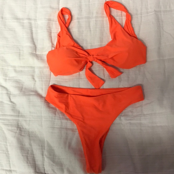 Bikini - Picture 1 of 2